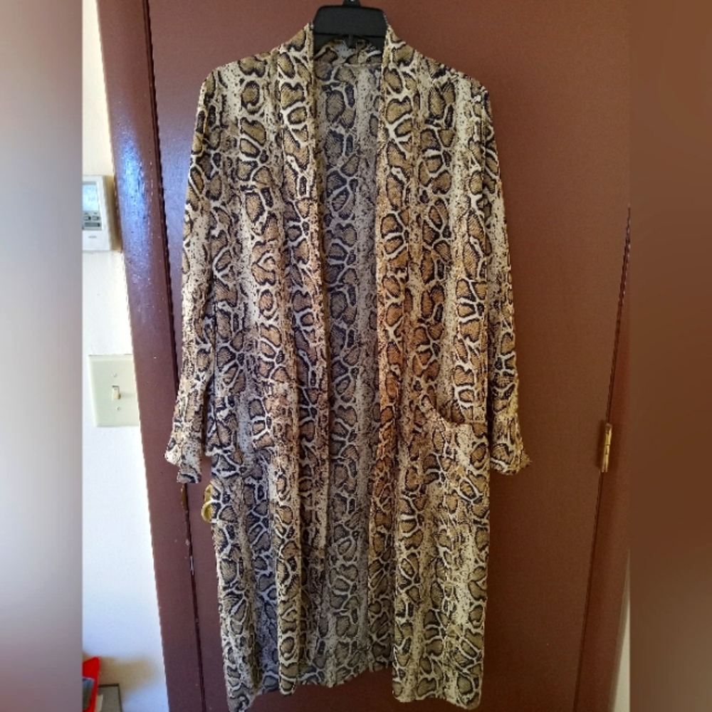 NWOT lovely kimono/ long line cardigan Snake print Non Branded size medium